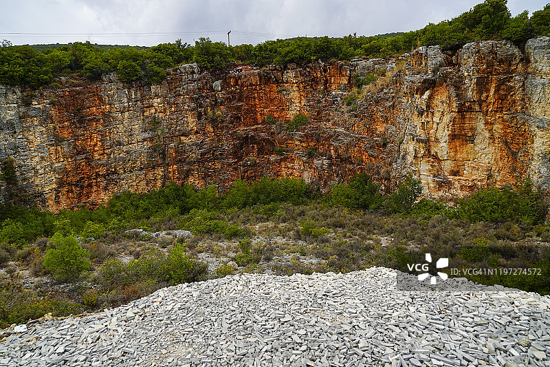 废弃的石矿场图片素材