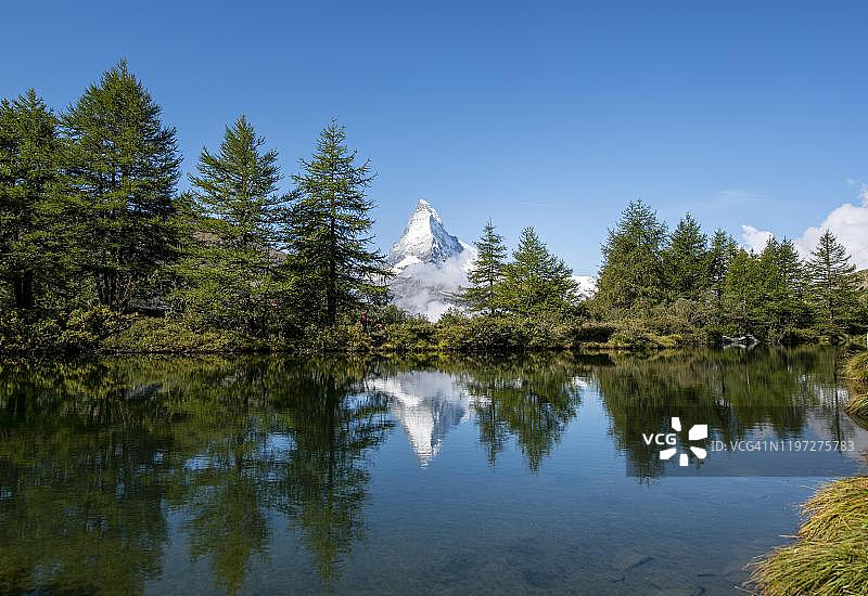 采尔马特格林迪湖的马特宏峰雪景倒影，瑞士瓦莱州图片素材