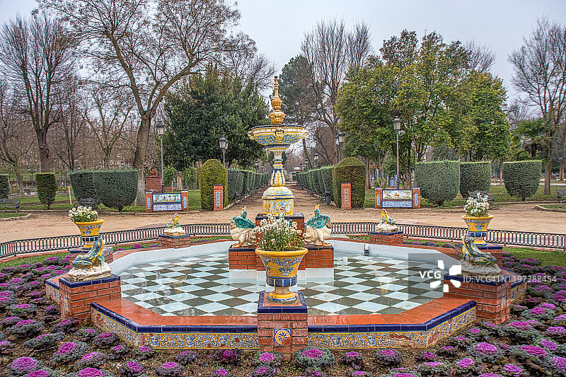 雷阿尔城加塞特公园的塔拉韦拉喷泉图片素材