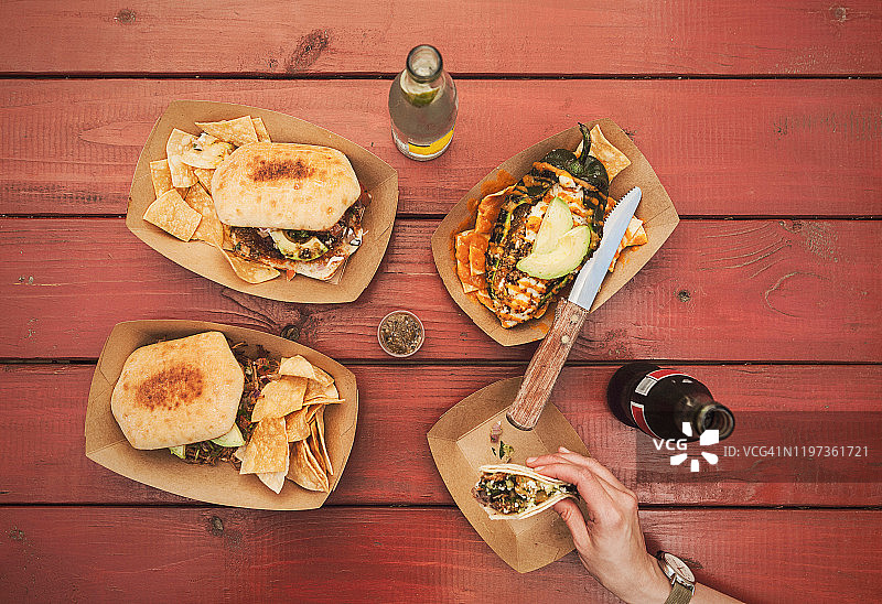 午餐时分的墨西哥美食桌面照图片素材