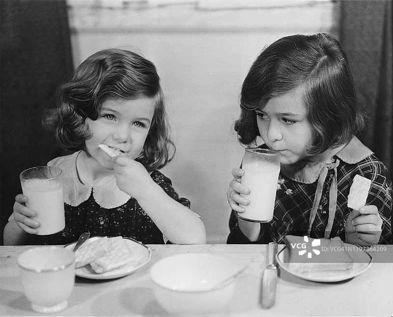 两个小女孩图片素材