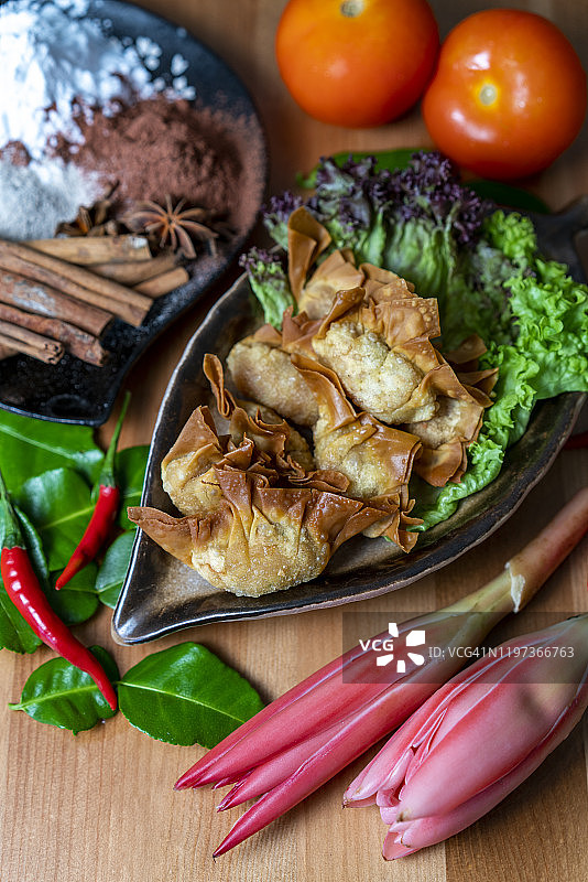 炸馄饨——东南亚小吃图片素材