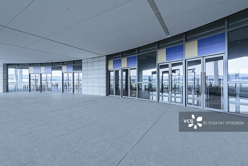 建筑物前方的开放区域图片素材