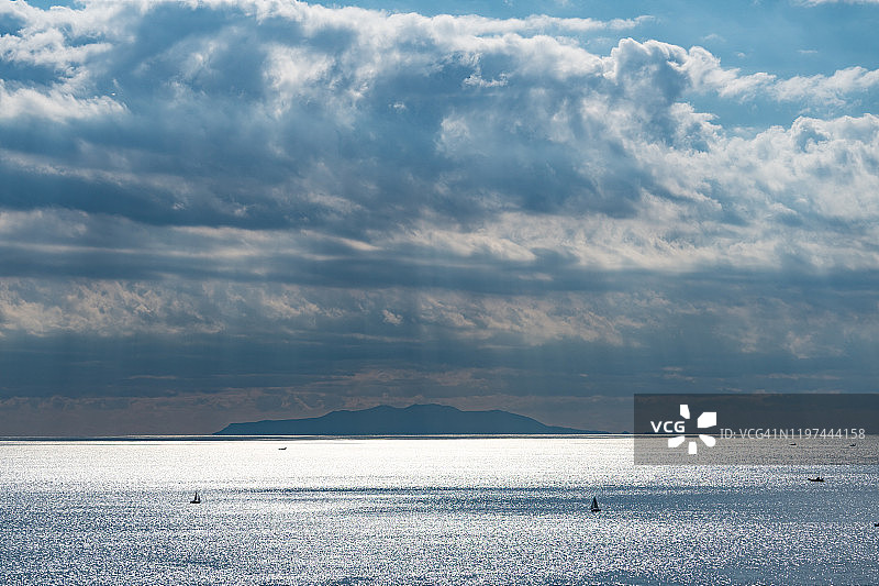 日本神奈川县海滩上的阳光图片素材