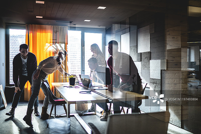 今日首要任务是提高效率图片素材