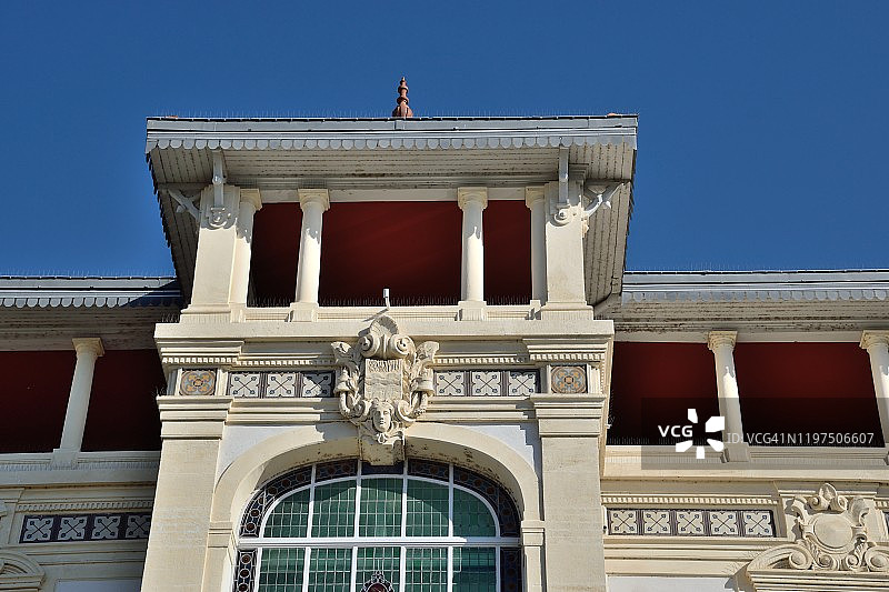 索格岛：1880年磨坊主奥诺雷·杜马建造的精美房屋的滴水嘴图片素材