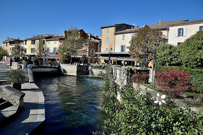 索格河畔利勒，罗伯特·瓦斯滨海路和让·饶勒斯码头之间的索格河图片素材