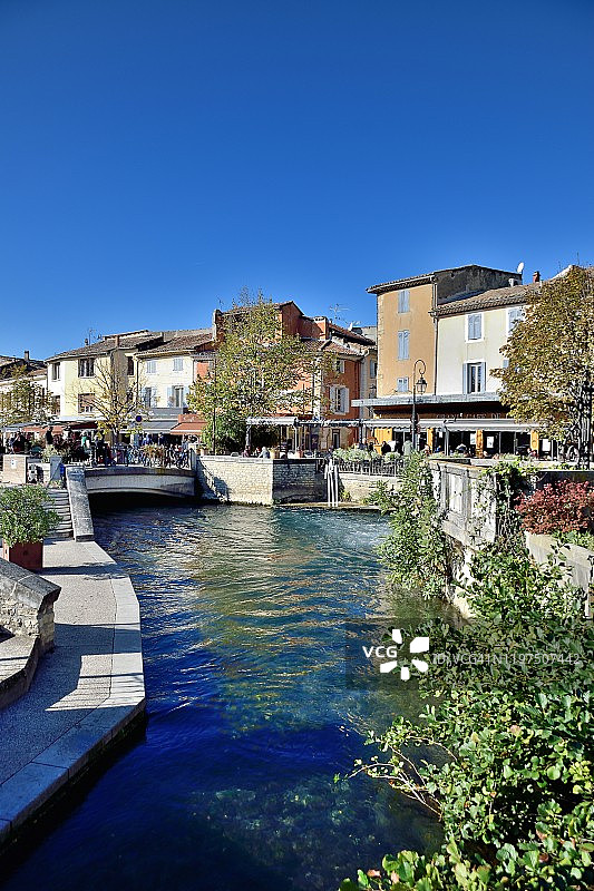 索格河畔利勒，罗伯特·瓦斯滨海路和让·饶勒斯码头之间的索格河图片素材