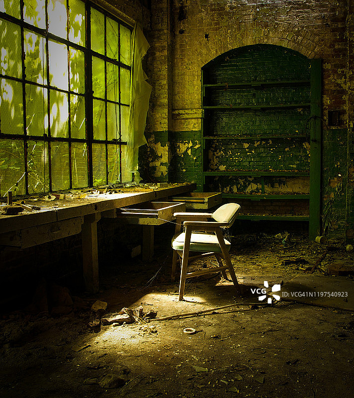 废弃的旧办公室图片素材