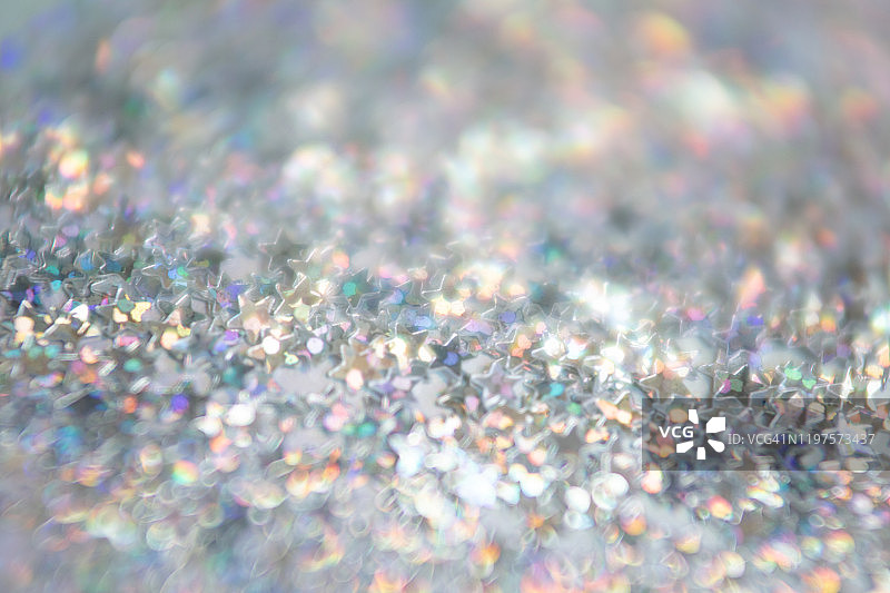 全息彩色纸上的星星形状闪光图片素材