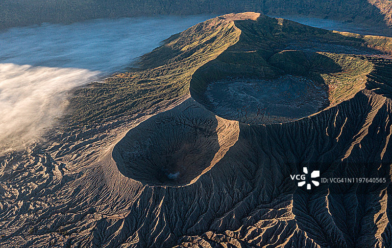 印度尼西亚东爪哇省的布罗莫火山航拍图片素材