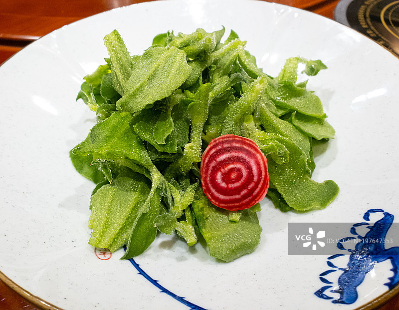 晚餐时食用的冰叶日中花沙拉图片素材