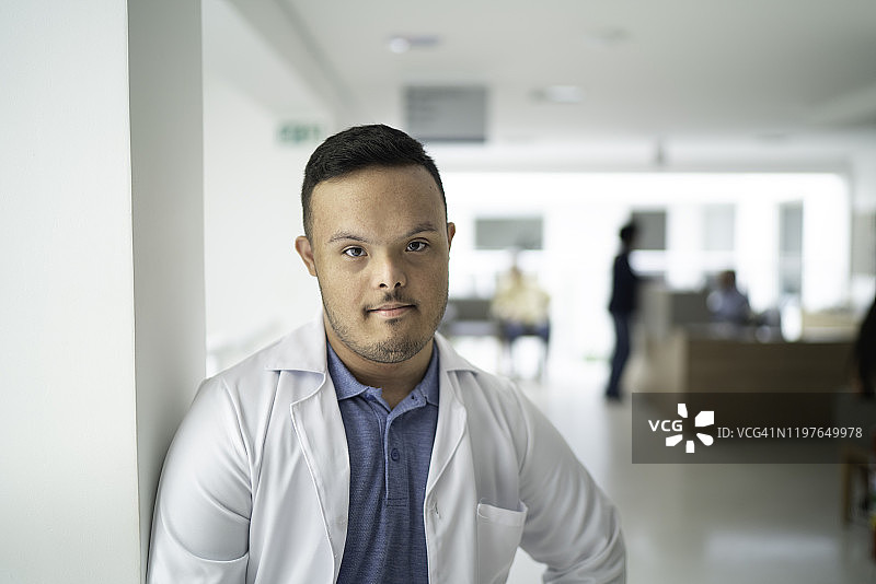 医院里的特需医生肖像图片素材