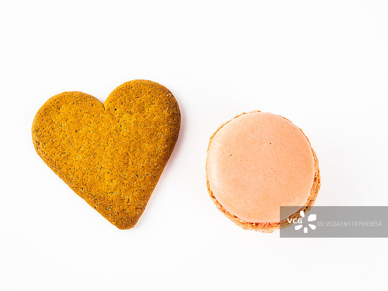 草莓马卡龙和心形姜饼图片素材