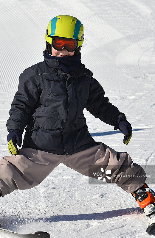 儿童滑雪图片素材