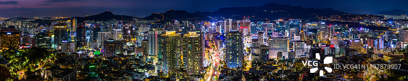 韩国首尔霓虹夜景璀璨摩天大楼航拍全景图片素材