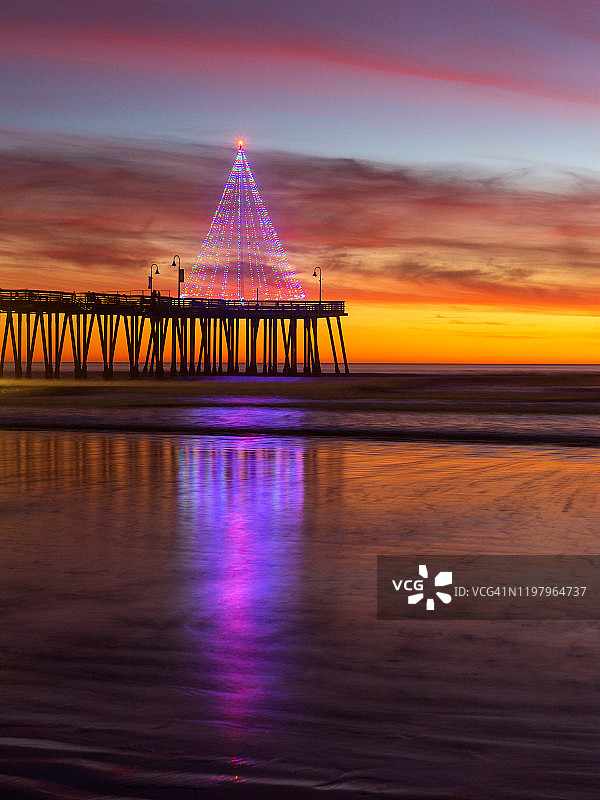 皮斯莫海滩圣诞树和日落图片素材