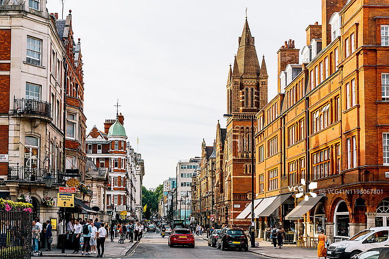 英国伦敦梅费尔区的街道，阳光明媚图片素材