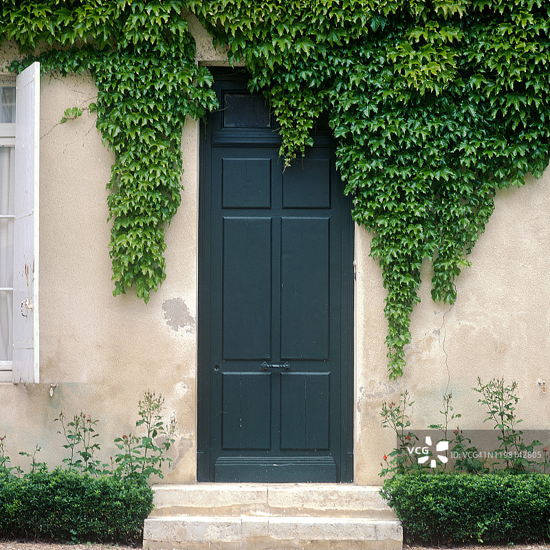 圣让-皮耶-德-波尔的门口图片素材