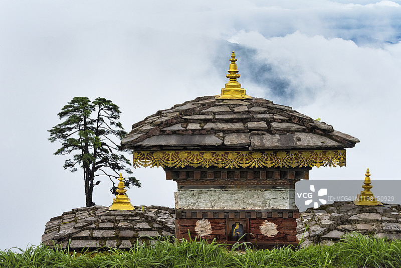 不丹多雄拉山口的杜克旺嘉康章佛塔，喜马拉雅山脉图片素材