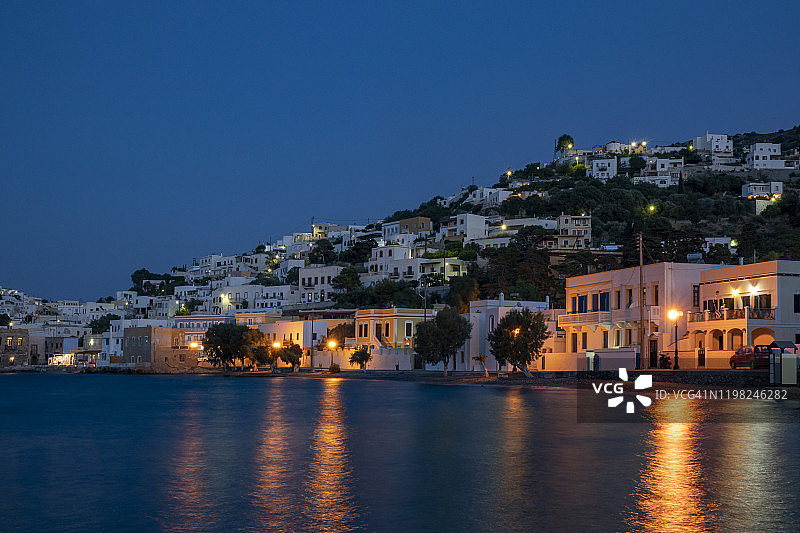 希腊莱罗斯岛阿吉亚玛丽娜村傍晚景色图片素材