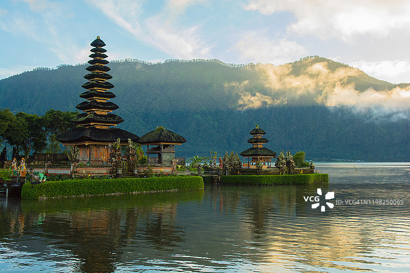 布拉坦湖图片素材