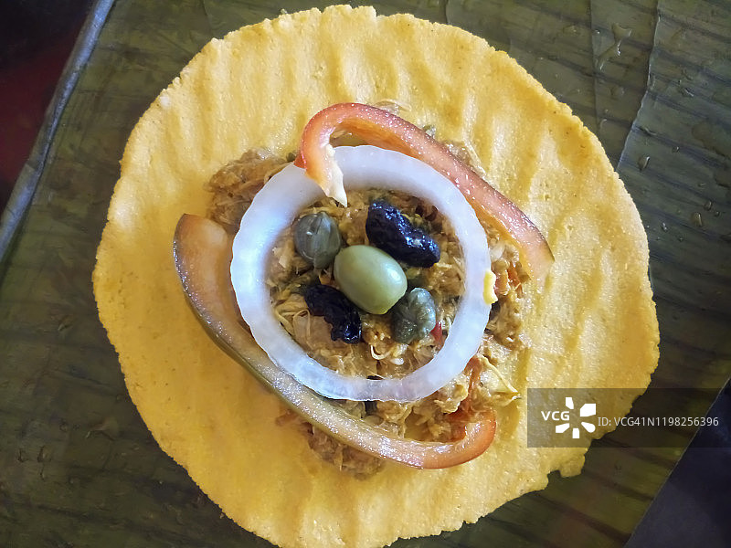 制作委内瑞拉圣诞特色菜Hallacas图片素材