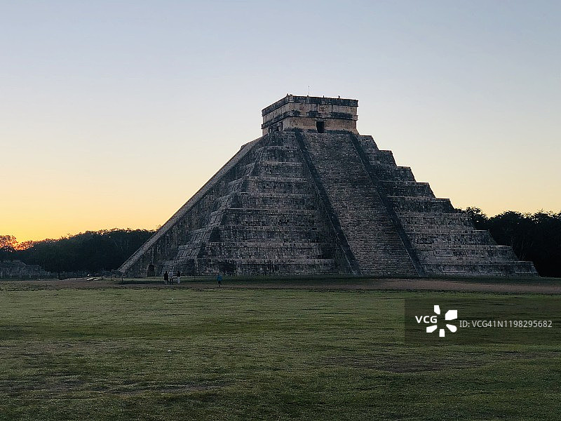 日出时的城堡图片素材