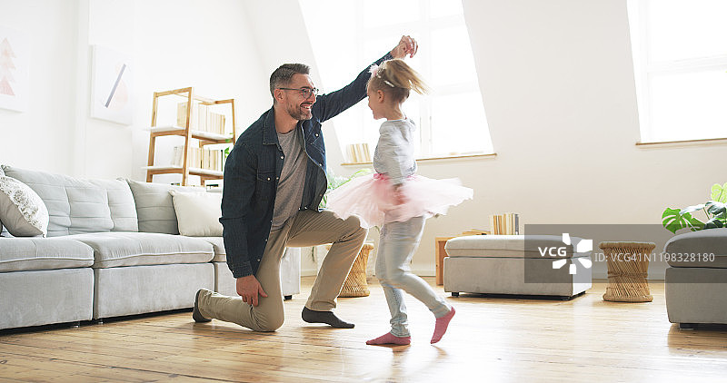 他们在一起的每一刻都很精彩图片素材