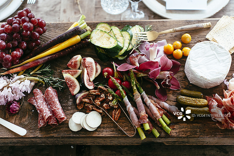 派对上的新鲜开胃菜拼盘图片素材