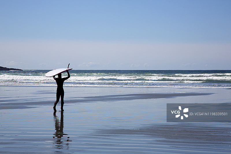 女士冲浪图片素材
