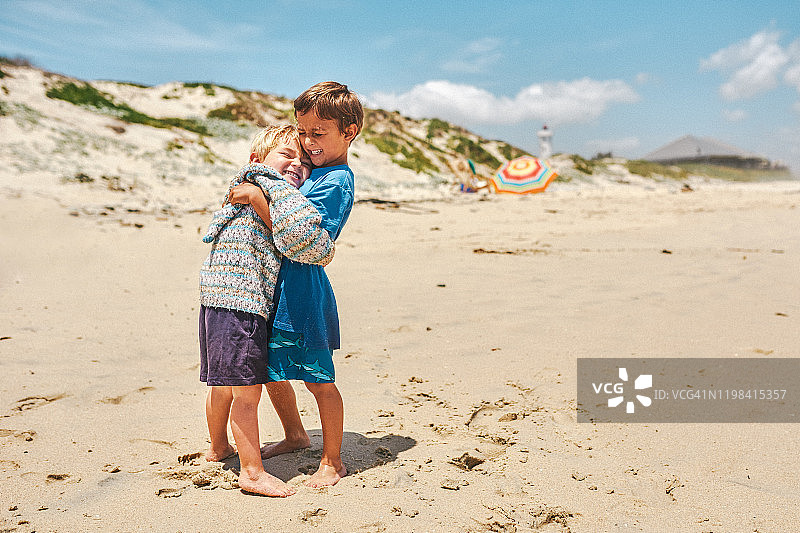 情同手足的兄妹图片素材