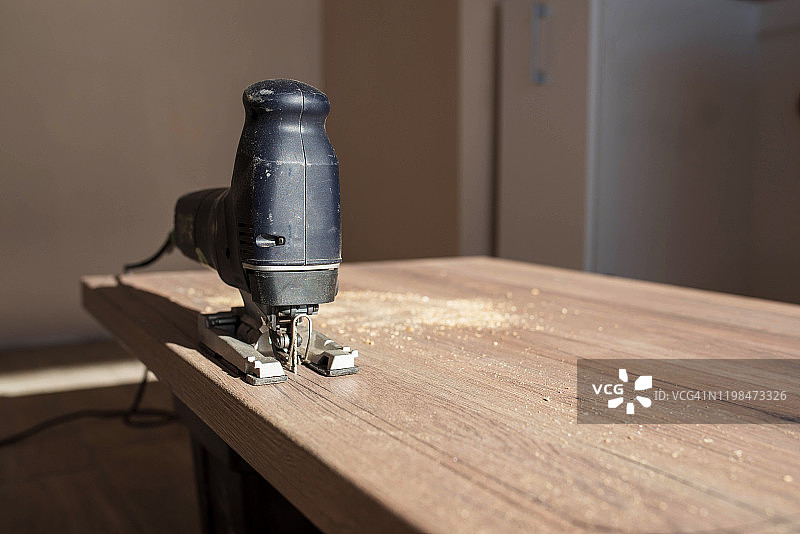 电锯切割台面图片素材