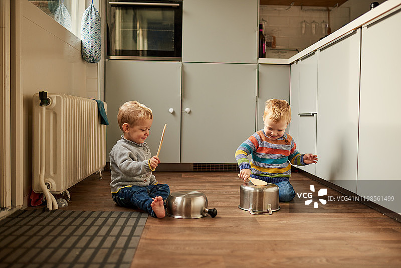 学习的时候，一点噪音算什么图片素材