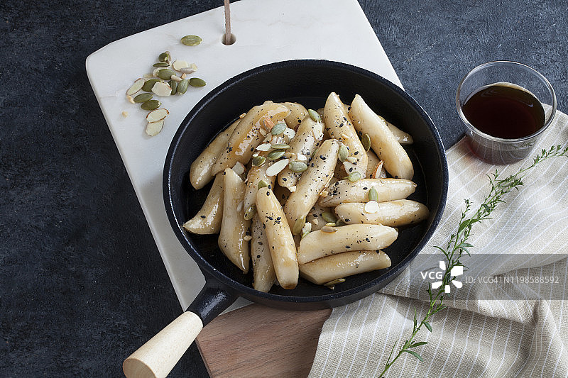 油炸红参糖衣年糕图片素材