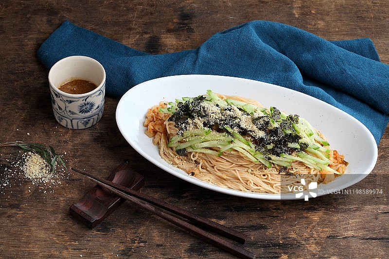 紫苏酱香辣面图片素材