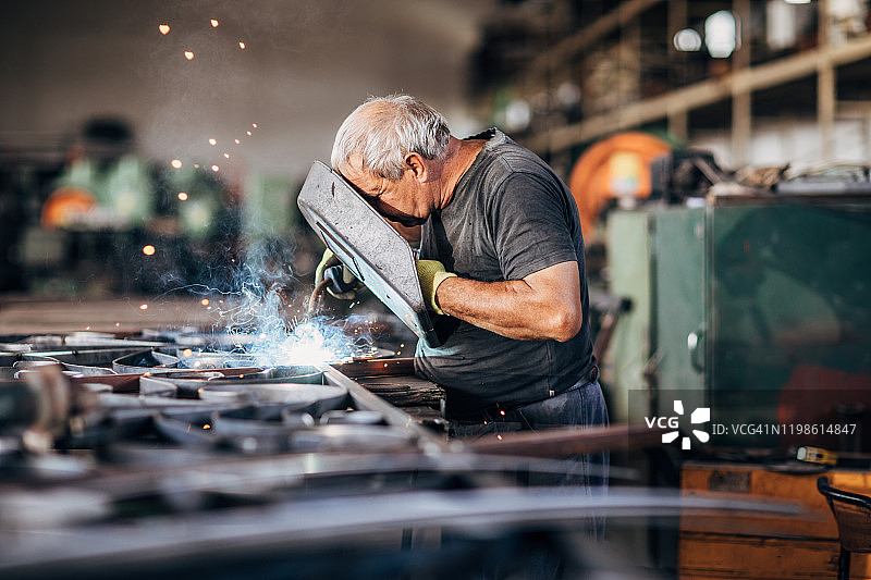 焊接工人图片素材