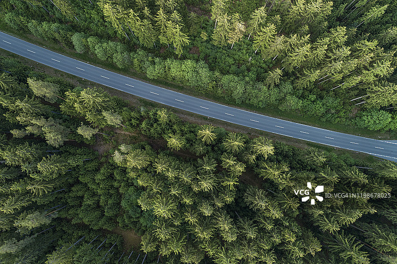 德国巴伐利亚弗兰肯尼亚森林公路航拍图片素材