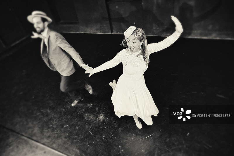 夜晚的舞者图片素材