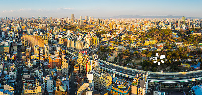 大阪日落天际线城市景观高速公路航拍全景图片素材