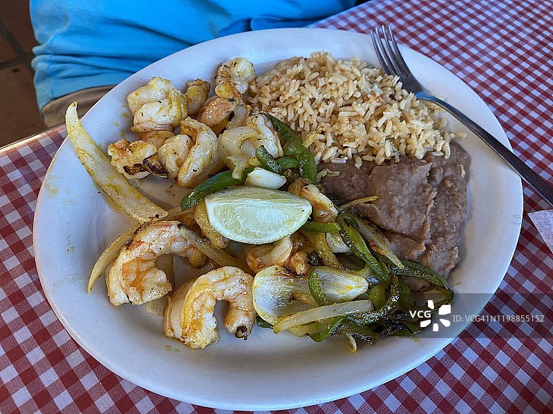 新鲜虾仁炸豆泥配米饭图片素材
