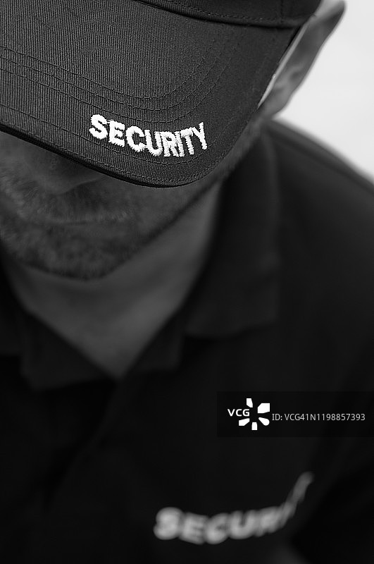 戴棒球帽的保安图片素材