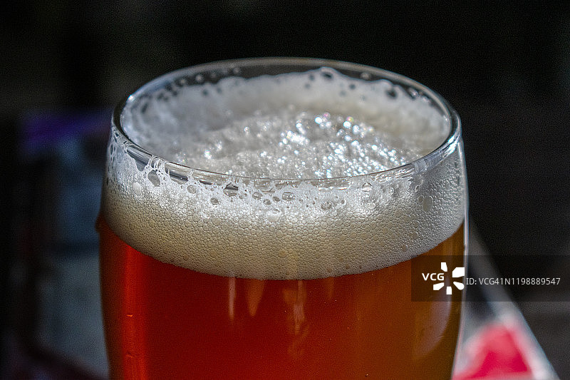 含酒精饮料：手工啤酒杯图片素材