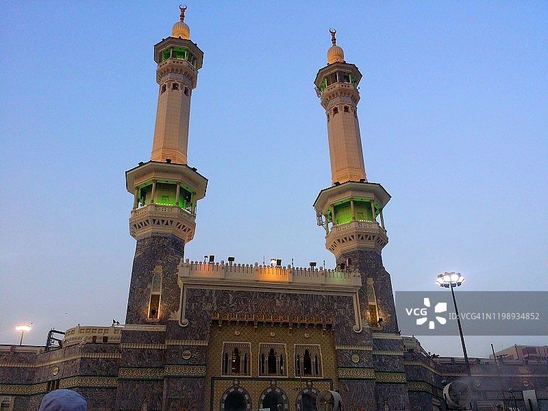 日落后的禁寺（克尔白）宣礼塔图片素材