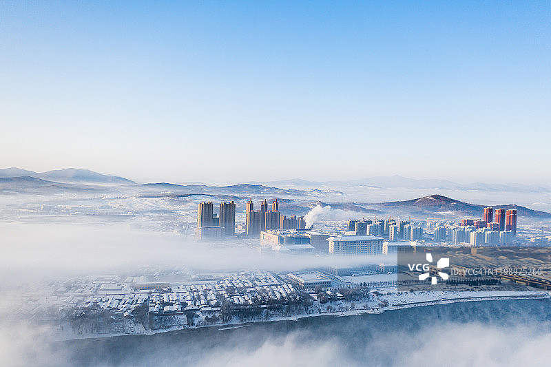 雾凇冬季的吉林市航拍景色图片素材