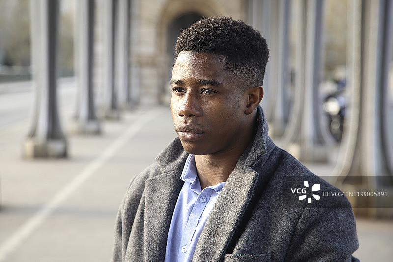 年轻非洲男子肖像图片素材