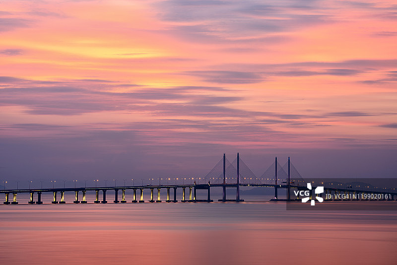 槟城大桥的壮丽天空图片素材