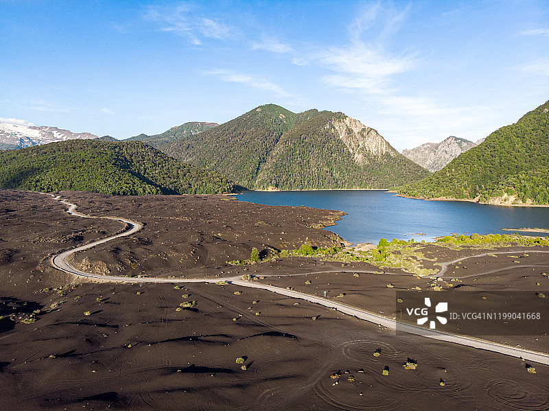 孔吉利奥国家公园贝尔德湖岸边的熔岩图片素材