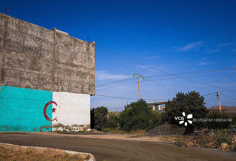 绘于墙上的阿尔及利亚国旗图片素材
