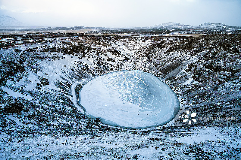 冰岛南部地区的克里德火山湖图片素材